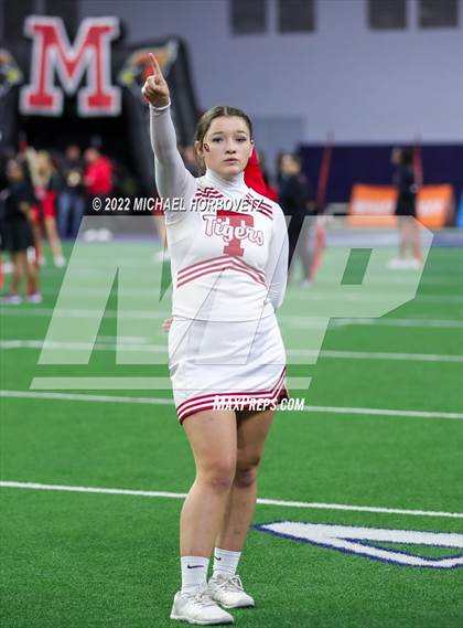 Thumbnail 3 in Terrell vs. Melissa (UIL 5A Regional Semi-Finals) photogallery.