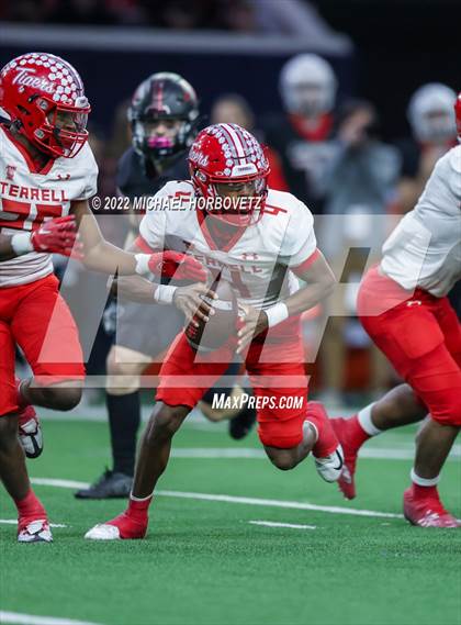 Thumbnail 1 in Terrell vs. Melissa (UIL 5A Regional Semi-Finals) photogallery.