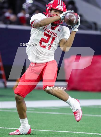 Thumbnail 2 in Terrell vs. Melissa (UIL 5A Regional Semi-Finals) photogallery.