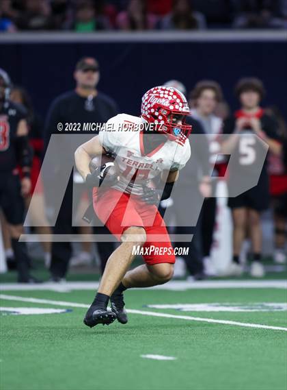 Thumbnail 3 in Terrell vs. Melissa (UIL 5A Regional Semi-Finals) photogallery.