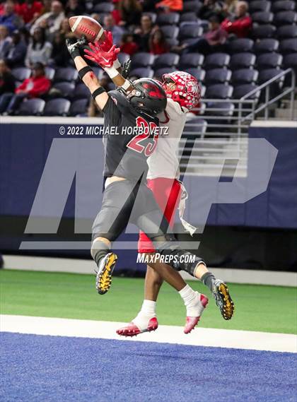 Thumbnail 3 in Terrell vs. Melissa (UIL 5A Regional Semi-Finals) photogallery.