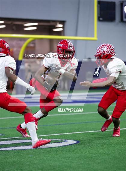 Thumbnail 2 in Terrell vs. Melissa (UIL 5A Regional Semi-Finals) photogallery.