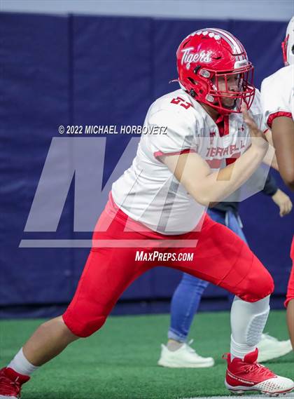 Thumbnail 3 in Terrell vs. Melissa (UIL 5A Regional Semi-Finals) photogallery.