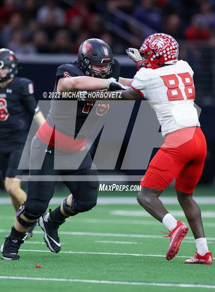 Thumbnail 2 in Terrell vs. Melissa (UIL 5A Regional Semi-Finals) photogallery.