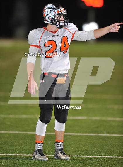 Thumbnail 3 in Leonard vs. Nocona (UIL 3A Division 2 Region 2 bi-district) photogallery.