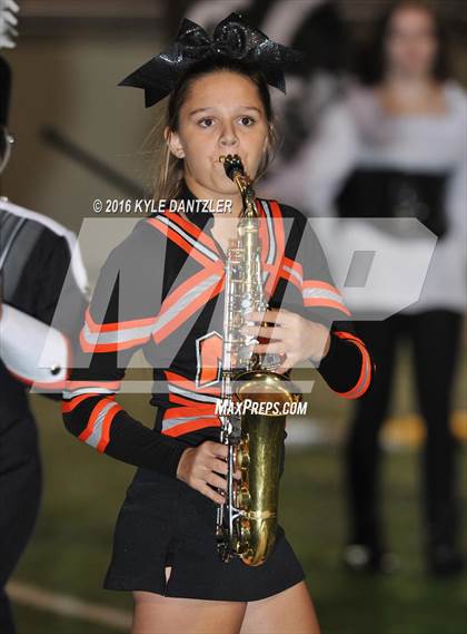 Thumbnail 3 in Leonard vs. Nocona (UIL 3A Division 2 Region 2 bi-district) photogallery.