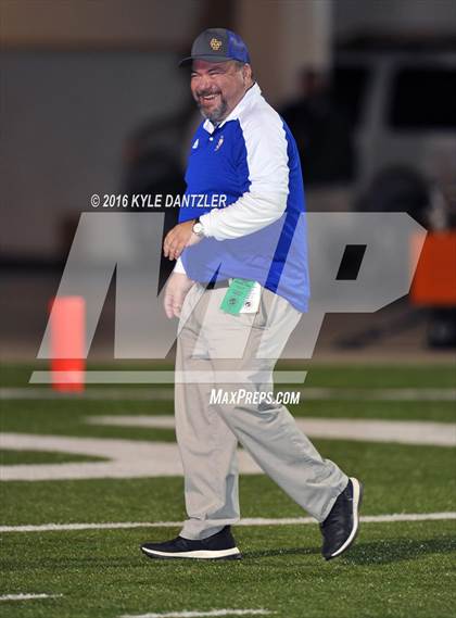 Thumbnail 2 in Leonard vs. Nocona (UIL 3A Division 2 Region 2 bi-district) photogallery.