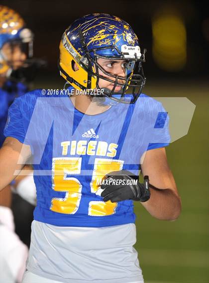 Thumbnail 3 in Leonard vs. Nocona (UIL 3A Division 2 Region 2 bi-district) photogallery.