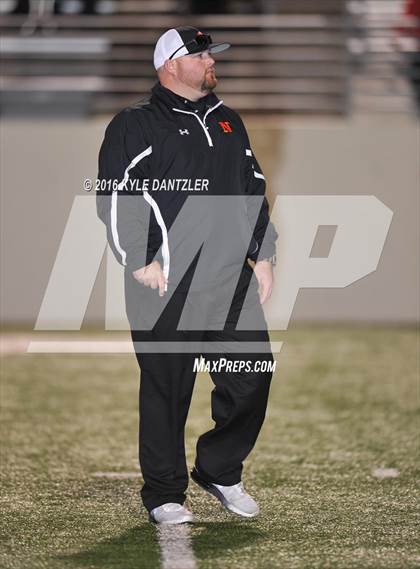 Thumbnail 2 in Leonard vs. Nocona (UIL 3A Division 2 Region 2 bi-district) photogallery.