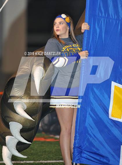 Thumbnail 1 in Leonard vs. Nocona (UIL 3A Division 2 Region 2 bi-district) photogallery.
