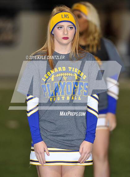 Thumbnail 3 in Leonard vs. Nocona (UIL 3A Division 2 Region 2 bi-district) photogallery.