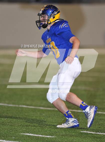 Thumbnail 1 in Leonard vs. Nocona (UIL 3A Division 2 Region 2 bi-district) photogallery.