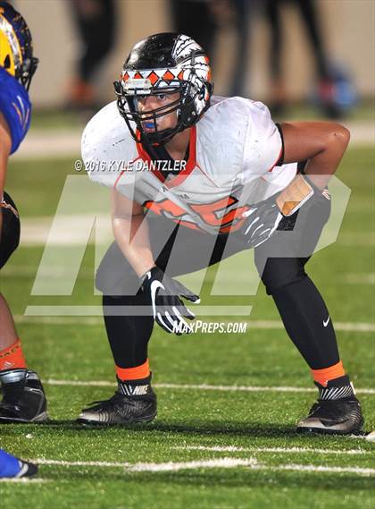 Thumbnail 2 in Leonard vs. Nocona (UIL 3A Division 2 Region 2 bi-district) photogallery.
