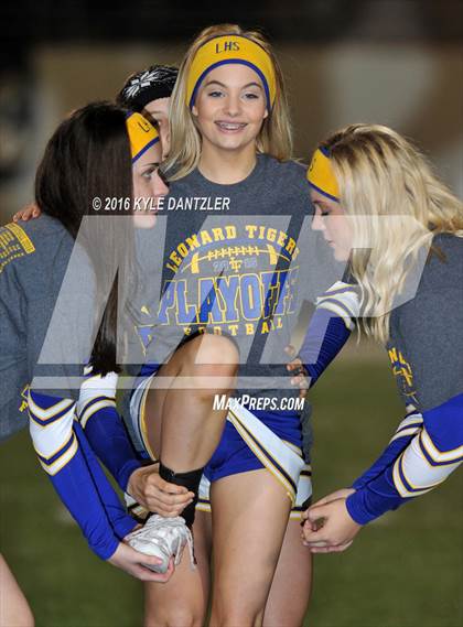 Thumbnail 3 in Leonard vs. Nocona (UIL 3A Division 2 Region 2 bi-district) photogallery.