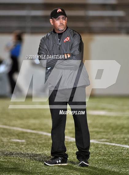 Thumbnail 1 in Leonard vs. Nocona (UIL 3A Division 2 Region 2 bi-district) photogallery.
