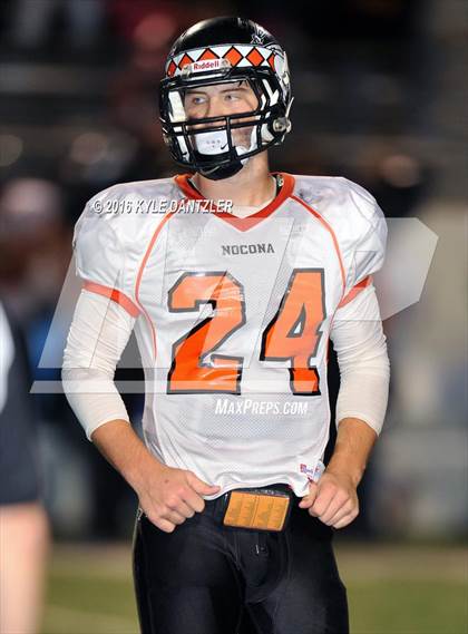 Thumbnail 2 in Leonard vs. Nocona (UIL 3A Division 2 Region 2 bi-district) photogallery.