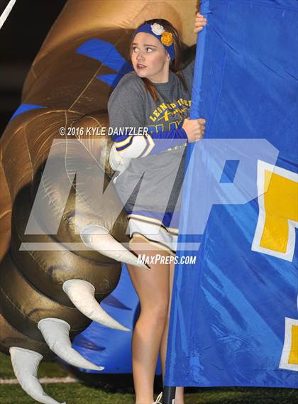 Thumbnail 1 in Leonard vs. Nocona (UIL 3A Division 2 Region 2 bi-district) photogallery.