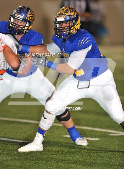 Thumbnail 1 in Leonard vs. Nocona (UIL 3A Division 2 Region 2 bi-district) photogallery.