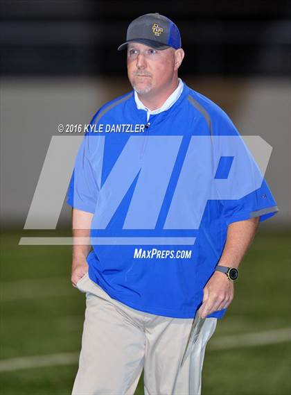 Thumbnail 2 in Leonard vs. Nocona (UIL 3A Division 2 Region 2 bi-district) photogallery.