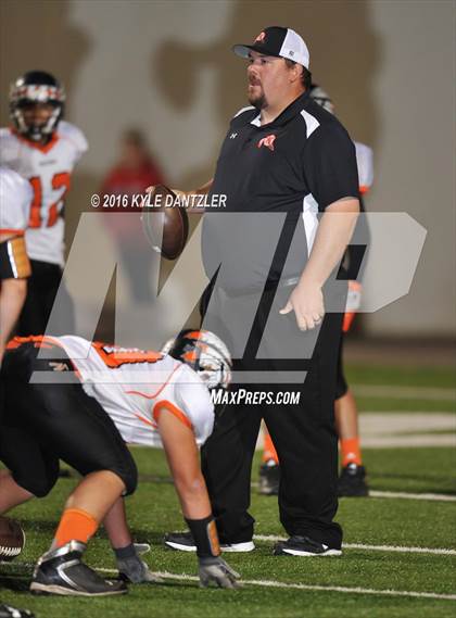 Thumbnail 1 in Leonard vs. Nocona (UIL 3A Division 2 Region 2 bi-district) photogallery.