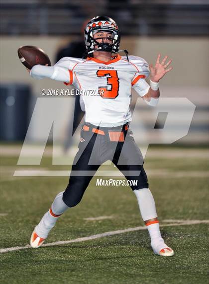 Thumbnail 2 in Leonard vs. Nocona (UIL 3A Division 2 Region 2 bi-district) photogallery.