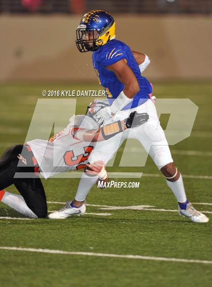 Thumbnail 2 in Leonard vs. Nocona (UIL 3A Division 2 Region 2 bi-district) photogallery.