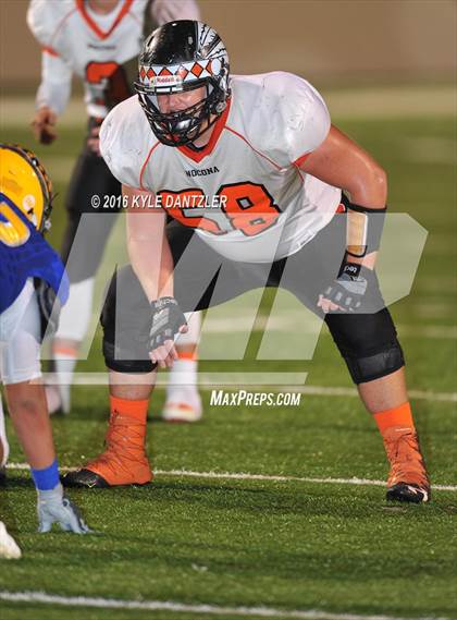Thumbnail 1 in Leonard vs. Nocona (UIL 3A Division 2 Region 2 bi-district) photogallery.