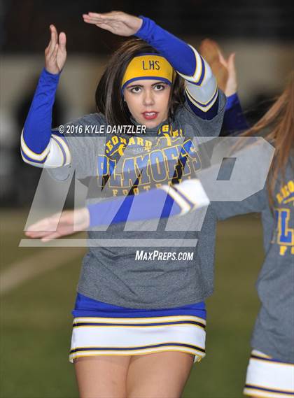 Thumbnail 2 in Leonard vs. Nocona (UIL 3A Division 2 Region 2 bi-district) photogallery.