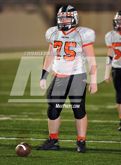 Thumbnail 3 in Leonard vs. Nocona (UIL 3A Division 2 Region 2 bi-district) photogallery.