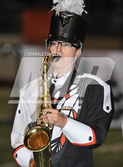 Thumbnail 2 in Leonard vs. Nocona (UIL 3A Division 2 Region 2 bi-district) photogallery.