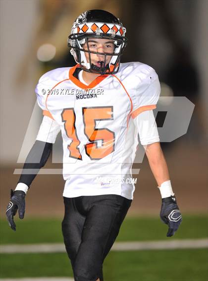Thumbnail 2 in Leonard vs. Nocona (UIL 3A Division 2 Region 2 bi-district) photogallery.
