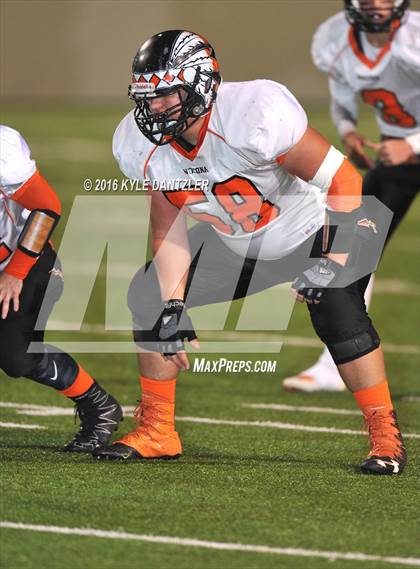 Thumbnail 1 in Leonard vs. Nocona (UIL 3A Division 2 Region 2 bi-district) photogallery.