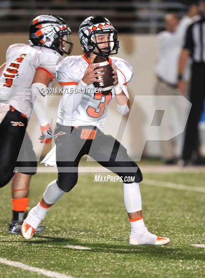 Thumbnail 1 in Leonard vs. Nocona (UIL 3A Division 2 Region 2 bi-district) photogallery.