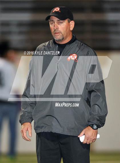 Thumbnail 3 in Leonard vs. Nocona (UIL 3A Division 2 Region 2 bi-district) photogallery.