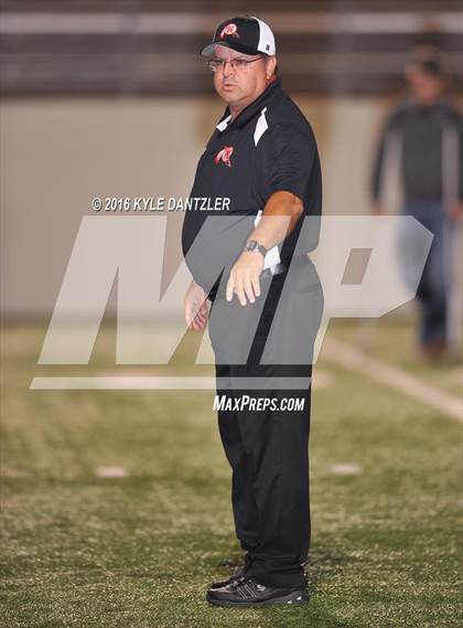 Thumbnail 2 in Leonard vs. Nocona (UIL 3A Division 2 Region 2 bi-district) photogallery.