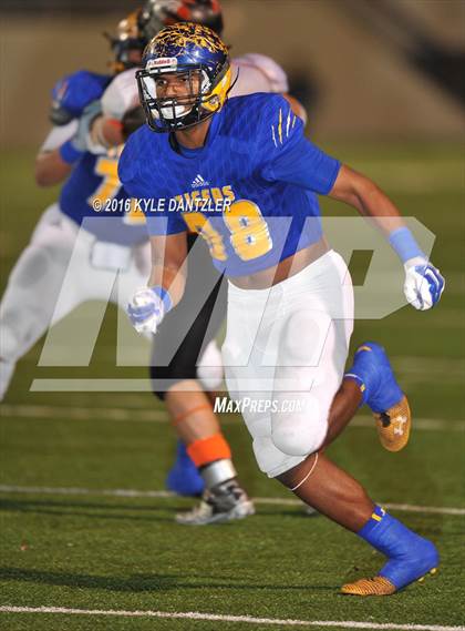 Thumbnail 1 in Leonard vs. Nocona (UIL 3A Division 2 Region 2 bi-district) photogallery.