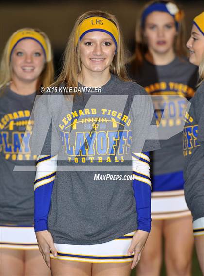 Thumbnail 2 in Leonard vs. Nocona (UIL 3A Division 2 Region 2 bi-district) photogallery.