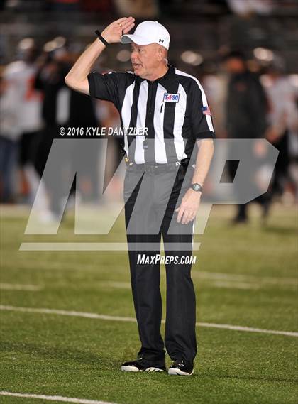 Thumbnail 2 in Leonard vs. Nocona (UIL 3A Division 2 Region 2 bi-district) photogallery.