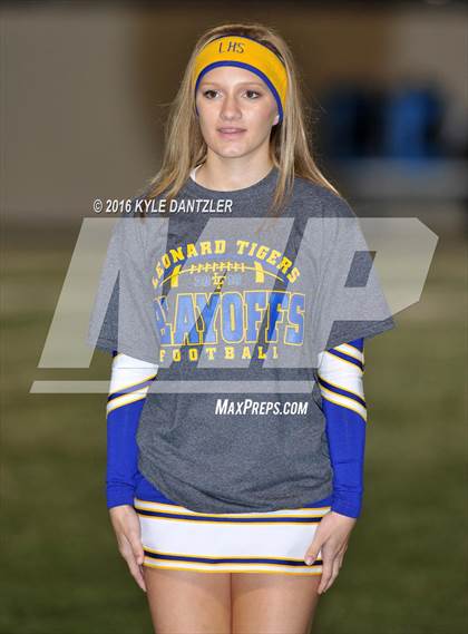 Thumbnail 2 in Leonard vs. Nocona (UIL 3A Division 2 Region 2 bi-district) photogallery.