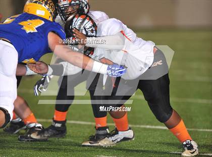 Thumbnail 1 in Leonard vs. Nocona (UIL 3A Division 2 Region 2 bi-district) photogallery.