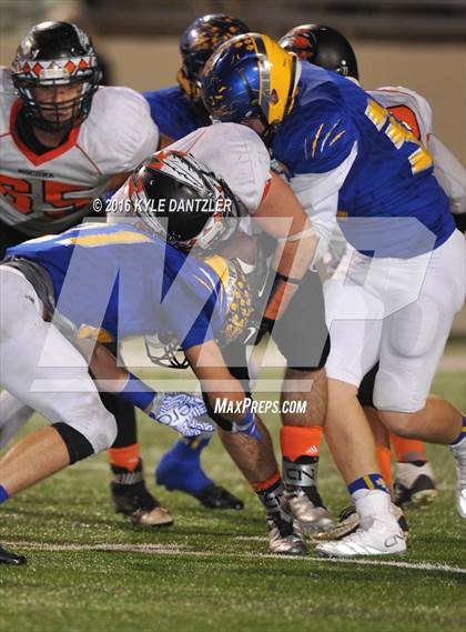Thumbnail 1 in Leonard vs. Nocona (UIL 3A Division 2 Region 2 bi-district) photogallery.