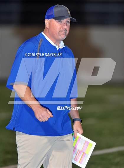 Thumbnail 3 in Leonard vs. Nocona (UIL 3A Division 2 Region 2 bi-district) photogallery.