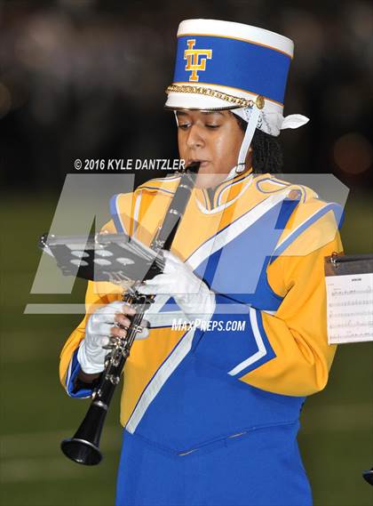 Thumbnail 3 in Leonard vs. Nocona (UIL 3A Division 2 Region 2 bi-district) photogallery.