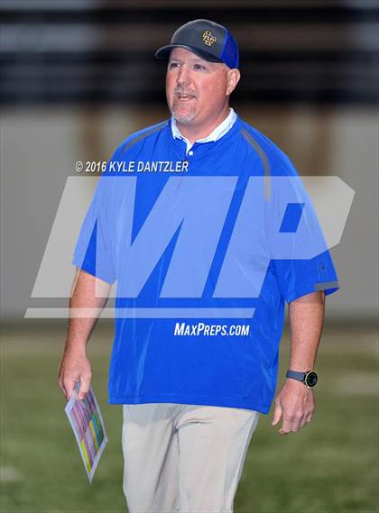 Thumbnail 3 in Leonard vs. Nocona (UIL 3A Division 2 Region 2 bi-district) photogallery.