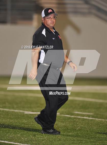 Thumbnail 2 in Leonard vs. Nocona (UIL 3A Division 2 Region 2 bi-district) photogallery.