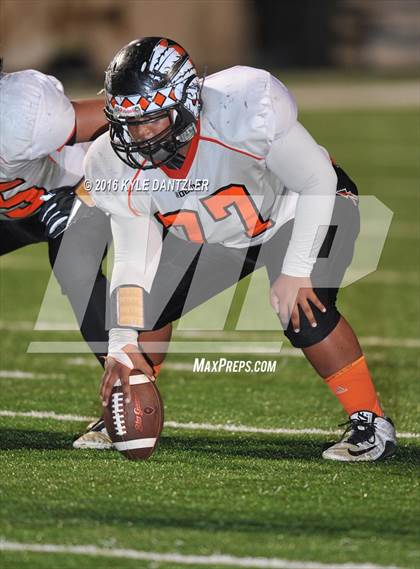 Thumbnail 2 in Leonard vs. Nocona (UIL 3A Division 2 Region 2 bi-district) photogallery.