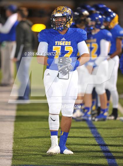 Thumbnail 1 in Leonard vs. Nocona (UIL 3A Division 2 Region 2 bi-district) photogallery.
