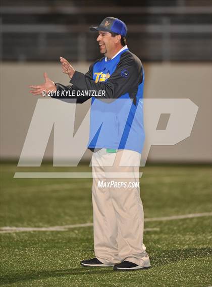 Thumbnail 3 in Leonard vs. Nocona (UIL 3A Division 2 Region 2 bi-district) photogallery.