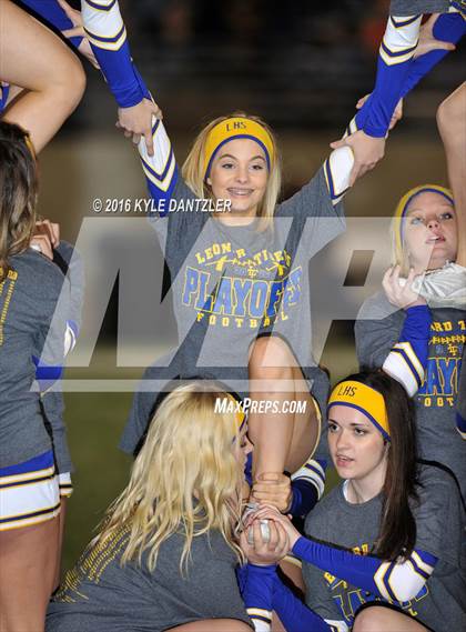 Thumbnail 3 in Leonard vs. Nocona (UIL 3A Division 2 Region 2 bi-district) photogallery.