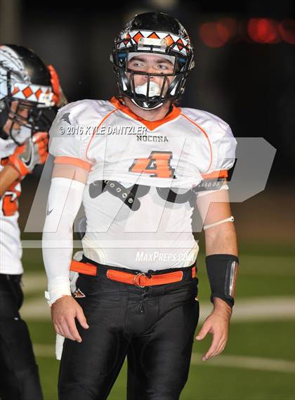 Thumbnail 2 in Leonard vs. Nocona (UIL 3A Division 2 Region 2 bi-district) photogallery.